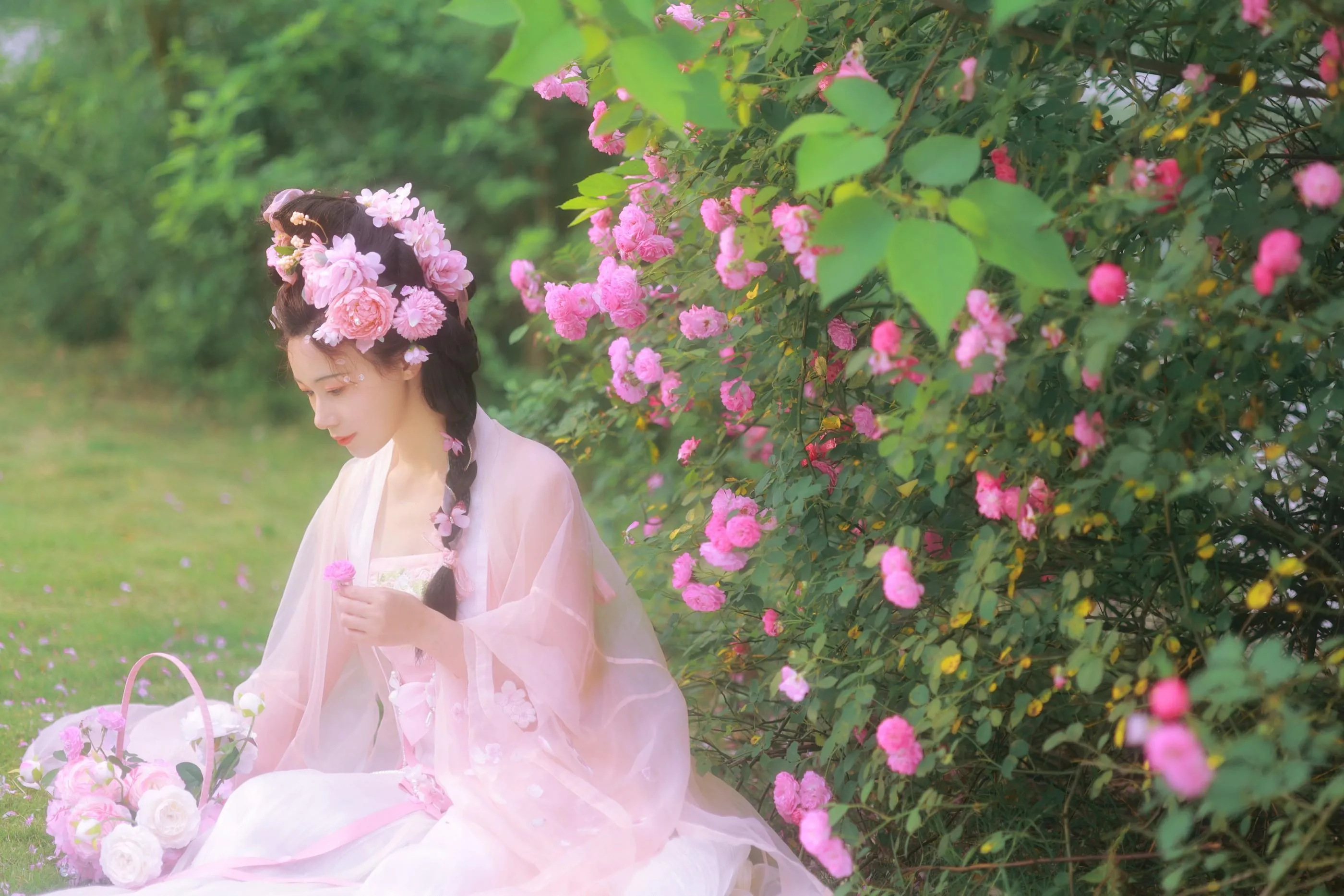 [艺图语] 2022.06.18 蔷薇花神 笑笑 [35P]插图5